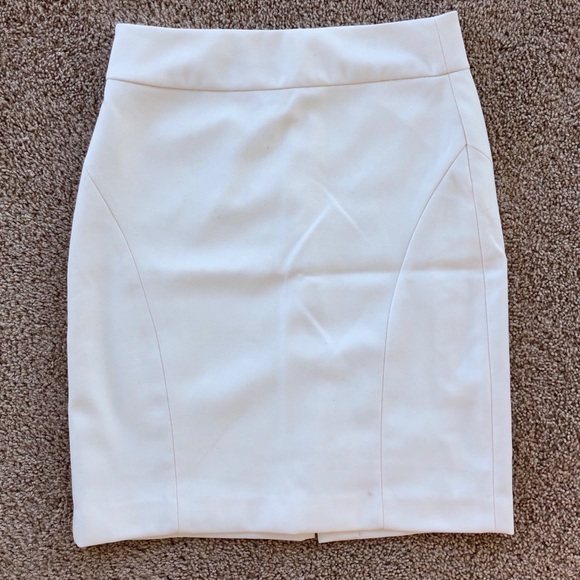 Banana Republic Dresses & Skirts - Banana Republic Seam Skirt in Cream